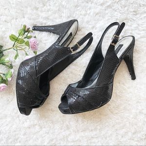 ✨WHBM Caitlyn Heels